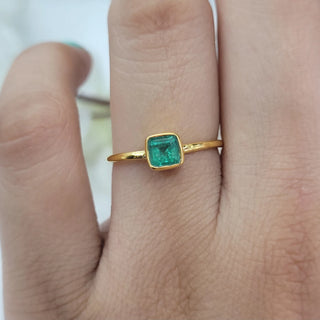 Emerald Glow Minimal Ring